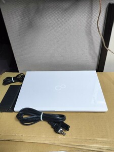 中古品　富士通 LIFEBOOK FMVU75CUV3　 Core i5-8250U 1.6GHz　メモリ 8GB　ストレージ SSD256GB　 windows 10 Home