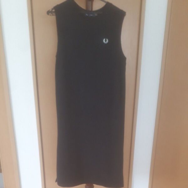 FRED PERRY ノースリーブ ワンピース ブラック