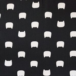 *300*ねこフェイス柄 黒地 はぎれ