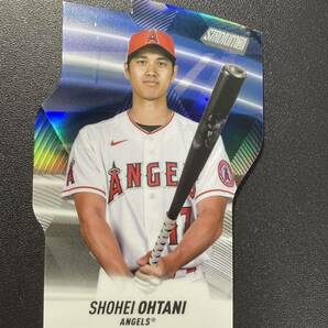 大谷翔平 2022 Topps Stadium Triumvirates ダイカット リフラクター Shohei Ohtani MLBカードの画像1