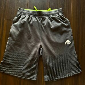 他サイトで売れそうです！欲しい方は今すぐご購入ください。本日中で出品終了adidasアディダスハーフパンツ♪サイズ140くらい