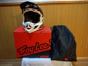 1円スタート　ヘルメット　大人用　Mサイズ　Troy Lee Designs 　トロイリーデザインズ　 D4 　カーボン mirage サイズM　やや傷や汚れあり