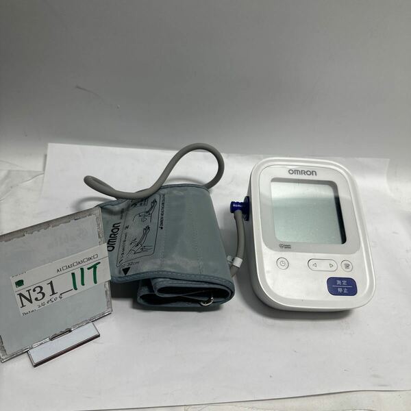 「N31_11T」OMRON 自動電子血圧計 HCR-7104 オムロン　上腕式血圧計動作品　本体のみ　電源アダプタ無し(240508)