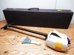  земля . shamisen короткий .. дерево средний .. держать . криптомерия туловище tochi ввод 2 листов паз восток sawali нить наматывать K22 печать есть традиционные японские музыкальные инструменты струнные инструменты кейс высококлассный палочки есть управление 6Y0529C-I02