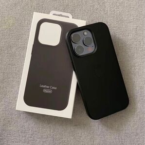 純正互換品　MagSafe対応　レザーケース　iPhone13pro ブラック