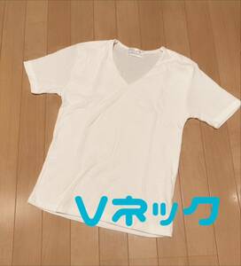 ＶネックTシャツ