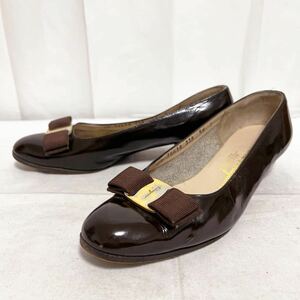 和321★① Salvatore Ferragamo サルヴァトーレフェラガモ パンプス ヒール エナメル パテントレザー 5.5 C ブラウン レディース