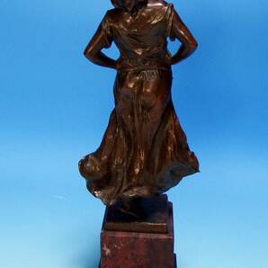 【団忠Antique】西洋彫刻家 在銘 ブロンズ女性像 台座を含め高さ35cmの画像4
