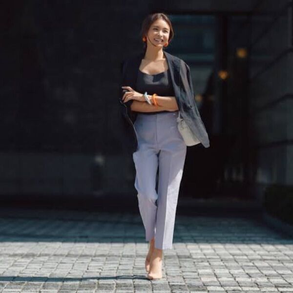 滝沢眞規子着用 未使用 定価19,800<UNITED ARROWS> P/TA シャイニードライ スリムパンツ 32 ライラック