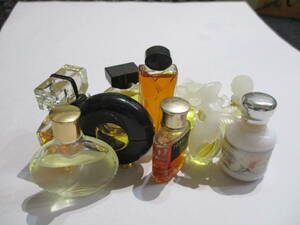 * perfume together * Nina Ricci,gila Rossi . etc. 10ps.@* full fluid . full fluid . not perfume equipped.