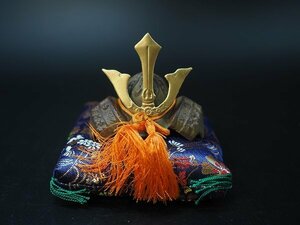 Art hand Auction [Yui] Unused and in good condition ◆ Miniature Kusunoki Masashige's success helmet made of cast iron with custom-made gold brocade cover 12-6012, season, Annual Events, Children's Day, helmet