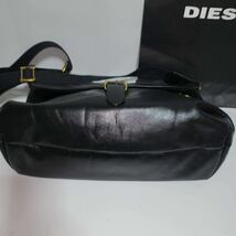 美品///ディーゼル／DIESEL バッグ//ショルダーバッグ //男性用レザー 本革 ブラック//フラップ式 //メッセンジャーバッグ//メンズブランド_画像8