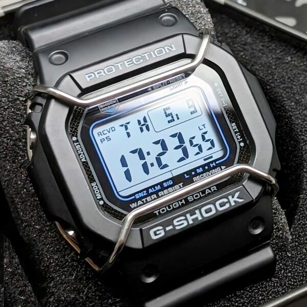 G-SHOCK GW-M5610U [電波ソーラー マルチバンド6] + ショックバンパー・メタル遊環付き