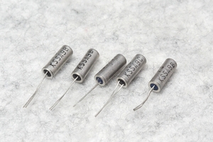 KSS 金石舎 32.768KHz シリンダータイプ水晶振動子（ 3mm x 8mm ） ５個１組　未使用・長期保管品