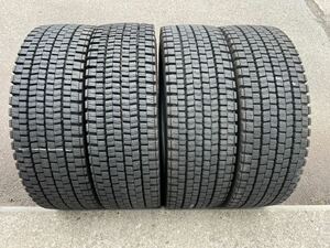 残溝　13ミリ　DUNLOP DECTES SP001 215/70R17.5 123/121J スタットレスタイヤ4本セット