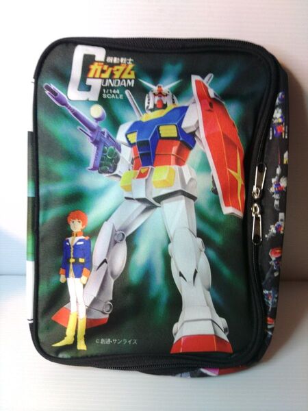 ガンダム 新旧ガンプラパッケージアート ポーチ