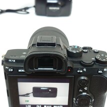SONY ILCE-7M3 WW541200 α7Ⅲデジタル一眼カメラ ミラーレスレンズ FE 3.5-5.6/28-70 OSS 動作・通電確認済み バッテリー レンズフード_画像9