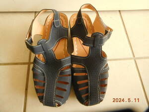 1032 sandals unused 