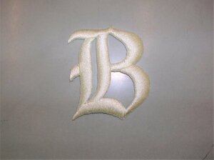 【刺繍★花文字マーク（英字：B）★ホワイト】ワッペン★アイロンで簡単圧着★