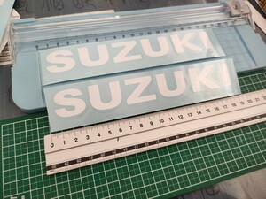 スズキ SUZUKI ステッカー ホワイト 白 2枚セット 180mm×25mm サイズ・カラー・字体変更可能 タンク サイドカバー カウルなどに 