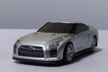 ★日産　スカイライン　GT-R　R35（シルバー）　　　1/64メーカー不明★_画像1