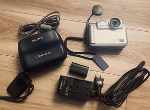 ★SONY★Cyber-shot★DSC-F55V★デジタルカメラ★セミソフトケース★LCM-F55★USED★付属品★メモリースティック★