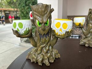 Disney 2023 Carthay Circle Spooky Tree Flight + 3 Poison Apple Mug Set NIB! 海外 即決