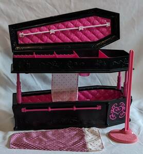 2010 MONSTER HIGH Draculaura Dead Tired COFFIN BED JEWELRY BOX & Accessories 12" 海外 即決