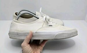 バンズ | クラシック distressed white canvas low-top sneakers | メンズ 11 海外 即決