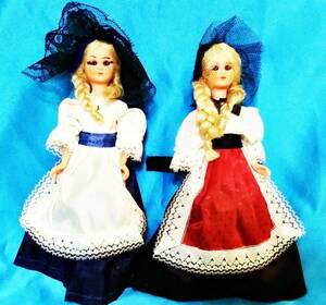 Set of Two - Beautiful Girl Blue Black Dress Traditional Clothes Plastic Dolls 海外 即決