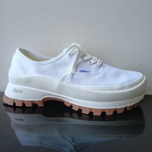 バンズ Men's Authentic Vibram DX トレイル Ready Canvas Sneaker in Simple True White 海外 即決