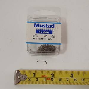 Box of 94 Mustad #9671 size 14 Nymph Long Shank Fly Tying Hooks code 60 海外 即決