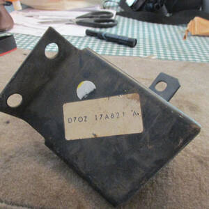 NOS 1977 1978 FORD LTD II RANCHERO THUNDERBIRD LH FRONT BUMPER END BRACE BRACKET 海外 即決