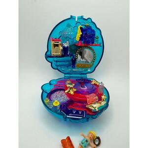 Vintage Bluebird 1996 Polly Pocket Bubbly Bath Compact w/ Polly Figure & Towel 海外 即決