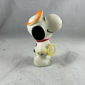 SNOOPY PEANUTS DANARA INTERNATIONAL LTD 4" VINYL SQUEAKY TOY VTG - TENNIS RARE 海外 即決