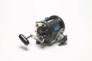 Shimano TLD25 Lever Drag Casting/Trolling Reel with rod cramps - in great shape 海外 即決