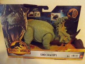 Jurassic World Dominion Roar Strikers Sinoceratops Dinosaur Kids Toy Figure NEW 海外 即決
