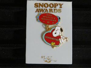 SNOOPY PEANUTS CHARLIE BROWN AVIVA VINTAGE AWARD PIN PINBACK FIGURE JEWELRY 1975 海外 即決