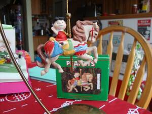 Peanuts Willitts Porcelain Ornament Lucy with Brass Post on Carousel Horse #8515 海外 即決