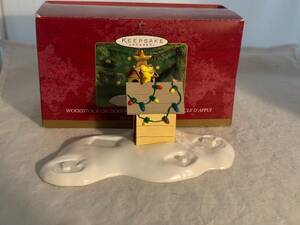 2000 Hallmark Peanuts A Snoopy Christmas Woodstock On Doghouse Ornament Display 海外 即決