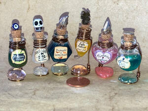 Tiny 6 Ingredient Potion Bottles mini Love Luck Truth Death magic witch Potter 海外 即決