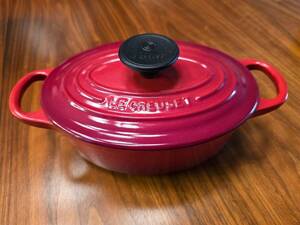 Le Creuset 17 cm / 1-Quart Oval Enameled Cast Iron Cocotte - Cerise Red - Rare! 海外 即決