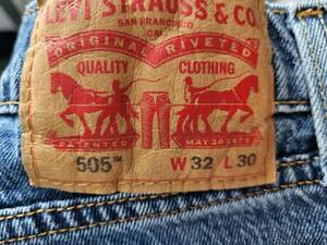 Men's Levi's 505 Regular Fit Straight Leg Medium Faded Blue Jeans Size 32 x 30 海外 即決