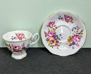 Vintage ROYAL ALBERT Bone China Footed Teacup & Saucer: Floral, 6 oz, England 海外 即決