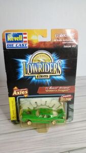 Revell 71 1971 Buick Riviera Lowriders "Green's Dragon" Detailed Collectible Car 海外 即決