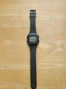 Casio Men's F201WA-1A Black Resin Digital Sport Watch 海外 即決