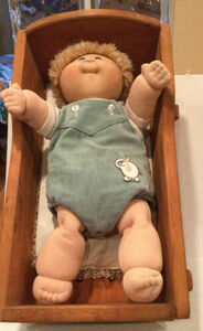 Cabbage Patch Doll 1978 Signed Xavier Roberts-Numbered 82-Vintage Wooden Cradle 海外 即決