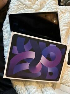 Apple iPad Air 5th Gen. 256GB, Wi-Fi, 10.9in - Purple 海外 即決