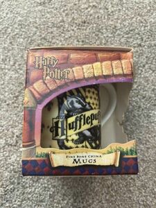 New In Box Royal Solution Harry Potter & Hufflepuff Fine China Mug 海外 即決