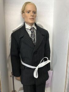 17” Tonner Fashion Doll “Matt O’Neill Male In Tagged Pinstripe Suit W/ Box #U 海外 即決